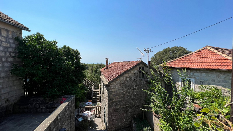 Три дома в очаровательной деревне Клинци на полуострове Луштица